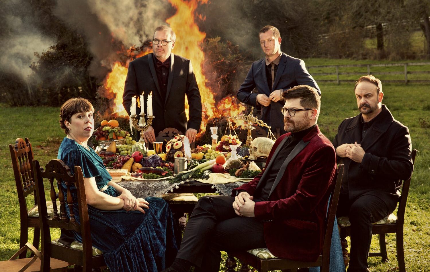 The Decemberists - table on fire | foto di Holly Andres